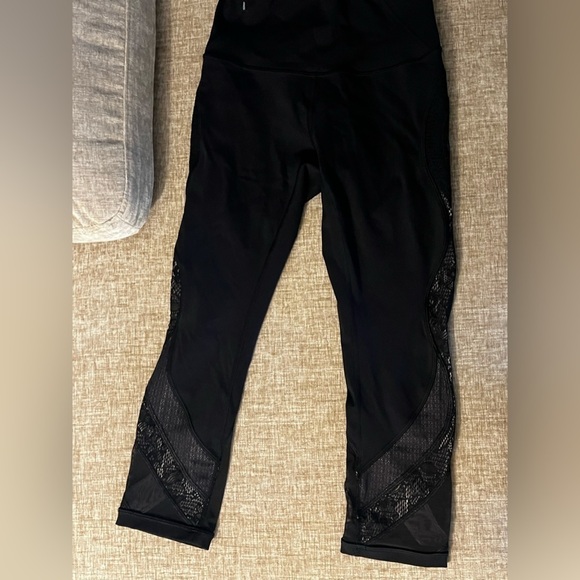 Lululemon Lace leg Leggings - Picture 8 of 10